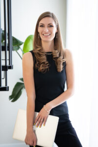 Headshot of Danielle Uhl, Certified Coach and Business Consultant and 17hats Ambassador