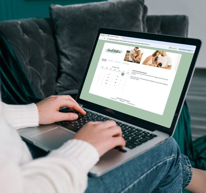 Client booking a portrait reveal session on a photographer's 17hats online scheduling calendar